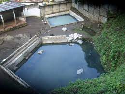 Pequeña piscina de aguas termales de los bosques de el Socó y el volcán Acatenango, Guatemala