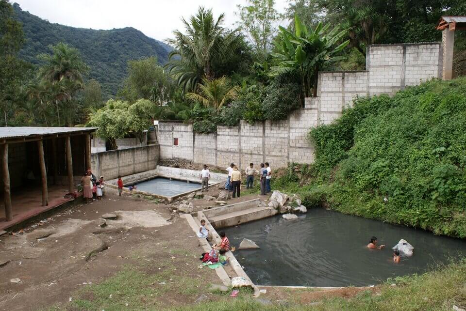 Piscinas de aguas termales de los bosques de el Socó y el volcán Acatenango, Guatemala
